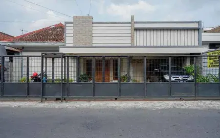 Jatiwinangun Homestay Near Gor Satria Purwoketo Mitra RedDoorz