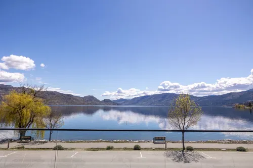 Okanagan Gem with Pictures Views Hotels in Peachland