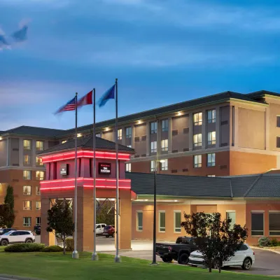 Grand Hotel & Conference Centre Calgary Airport, an Ascend Collection Hotel Отели рядом с достопримечательностью «${{attraction}}»