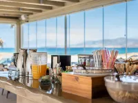 Golden Sand Hotel berhampiran Pantai Plaka