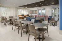 Holiday Inn Express JACKSONVILLE BEACH by IHG - พร้อมอาหารเช้า