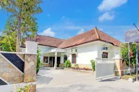 OYO 94019 Hotel Syariah Griya Wisata Các khách sạn ở Nguntoronadi