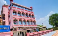 Hotel Pink Palace Hotels in Sansar Chandra Road
