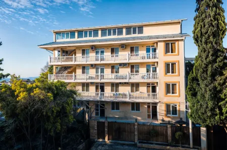 Sanset Hill Guest House Отели рядом с достопримечательностью «Flipper Diving Club»