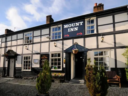 The Mount Inn Hotel a Newtown