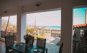 Villa Olga Sea Front Katakolo - Happy Rentals