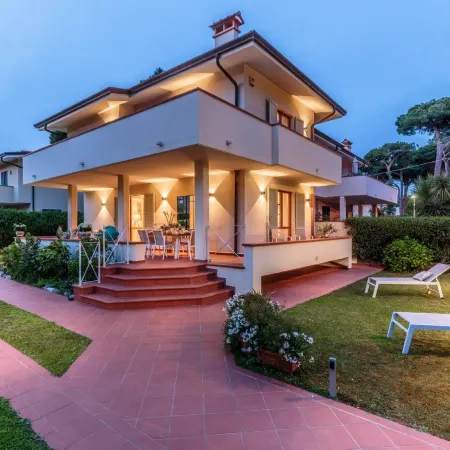 Regina Beach Villa, by the Beach in Marina di Pietrasanta