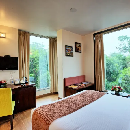 RoseMallow Hotel New Delhi Отели рядом с достопримечательностью «Храм Лотоса»