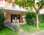 Quiet villa with private garden and shared pool by Beahost Rentals