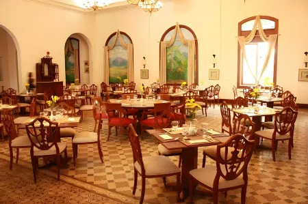 Kresna Hotel Wonosobo Отели в г. Вонособо