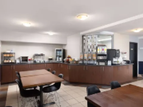 Super 8 by Wyndham St-Jerome Hotels in Saint-Jerome