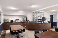 Super 8 by Wyndham St-Jerome Hotel di Saint-Jerome