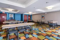 Holiday Inn Express & Suites Roanoke Rapids SE فنادق في رونوك رابيدز