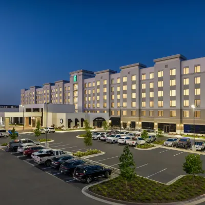 Embassy Suites by Hilton Round Rock Hotels near Bass Pro Shops