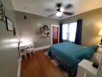 Downtown Retreat with large privacy fenced yard. Pet Friendly! Hotels in Warrensburg