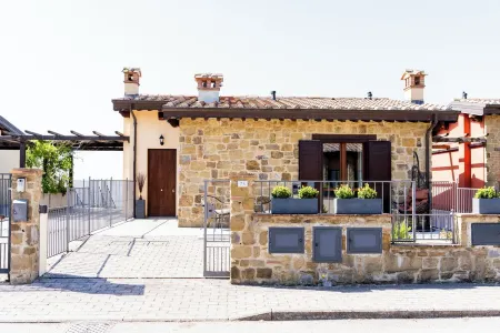 Vacation Home La Perla del Lago-All the comfort of your own home with a lake view!