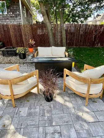 Anchors Away Inn 2 Br Apt 1 min walk to the Beach King & Queen