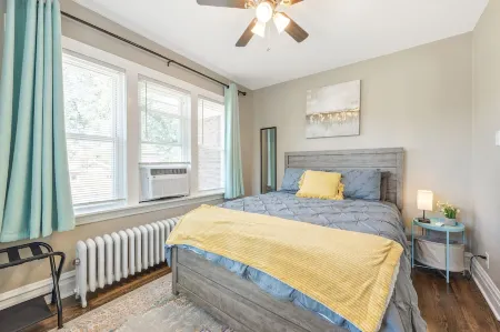 Private Parking/Comfy Bed/25mins to ORD>MDW>DT>HOSP