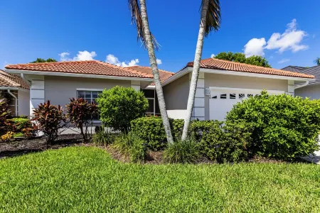 Newly Remodeled Pool Home with Players Club Access in Lely Resort!