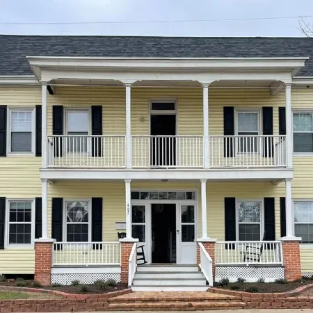 Washington House: Steps to Dwtn; Backyard oasis with fire pit/pool table/games