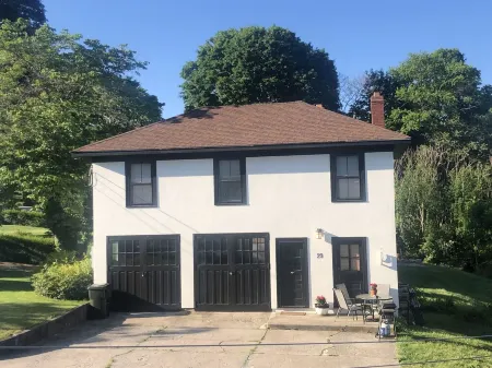 Cozy Carriage House near Mystic