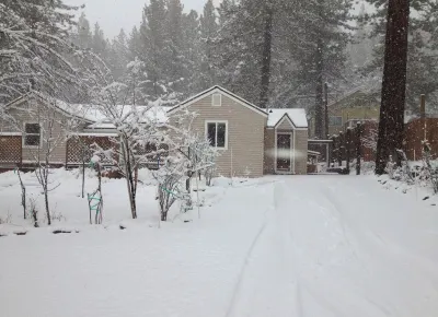 Aspen Ridge Chalet Walk to downtown Truckee and Safeway private hot tub dog ok Hotels near kitsch.