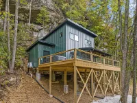Cliffside Treehouse - Modern Treehouse Escape with Hot Tub