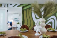 Holiday Availability! Saltwater Pool! Close to Beaches & Downtown St. Pete!