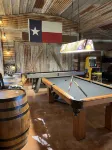 Relaxing Private Getaway just 1 mile North of Leakey...Includes "GAME-ROOM" Hotel a Real County