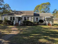 Charming Coastal Retreat in Willowbank near Downtown Georgetown