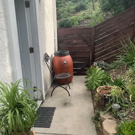 Clean Private Bedroom,Bathroom. Private entrance. Lovely Gated Neighborhood.