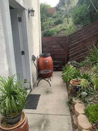 Clean Private Bedroom,Bathroom. Private entrance. Lovely Gated Neighborhood.