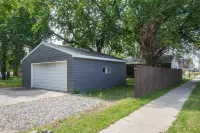 Amazing 2 Bedroom 1 Bathroom Upper Level Home