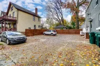 Walkable to Oakley Square-Newly Renovated-King Bed