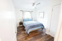 3-bedroom house one mile from downtown Grove City+Dogs welcome+Quiet+Pool table Locke Meadows Park (Ohio and Erie Canal Lock 30) 주변 호텔