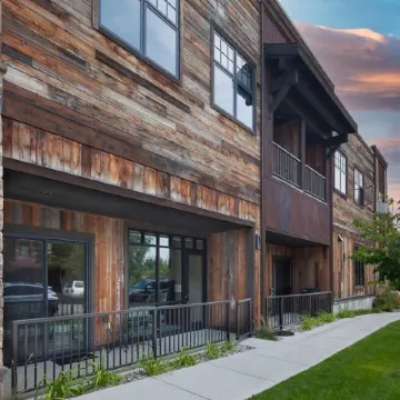 Luxe, Large, Stylish Glacier NP Condo! Best Location, Ski Availabilities!
