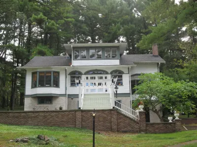 The Hillside B&B, Historic Home, Breakfast, Lake View Hotels near Elusive Escape Rooms