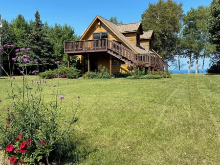 Perfect Grand Marais Get-Away! Pictured Rocks, snowmobile trails, beaches, etc