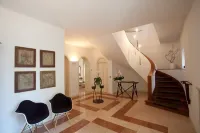 Luxury &  Chic Rental Villa Lake Garda Lazise. Lake view and swimming pool
