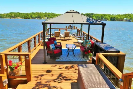 Tranquil Lake Cottage