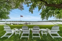 Northern Neck waterfront cottage with stunning views and private dock