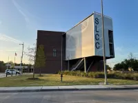 Mid-City Loft / Lovely & Safe 2 bed / 2 bath
