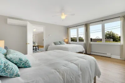 Ocean Views! Walk to the Beach! Hotels near Old Orchard Beach