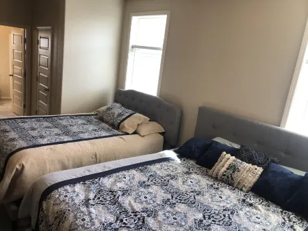 Twin Lakes Event Beach House w Quasi Farm Ducks, Chicken, Goats, Nature, Fishing