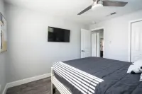 Private Heated SaltWater Pool & Hot Tub 3-Bdrm Home in Harbor Bluffs Paradise