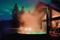 Modern Mountain Cabin - Outdoor Hot Tub - 8 Beds - Homestays