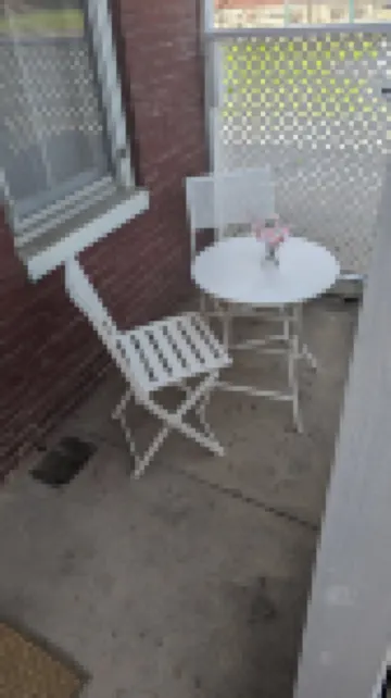 Relaxing Rustic Oasis - 6 Min Walk to Downtown! Cyclist Welcomed & Pet Friendly!