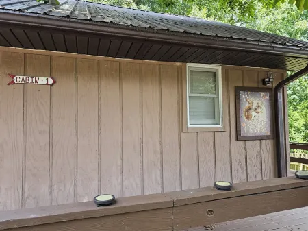 Lake Themed Cabin - Direct Water Access - Free Kayaks