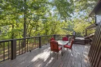 Cox Riverside Retreat - 32 miles to Springfield