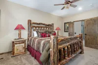 Big Moose Lodge-PRIVATE Saltwater Pool, Private Hot Tub, Pool Table-Elite Escape